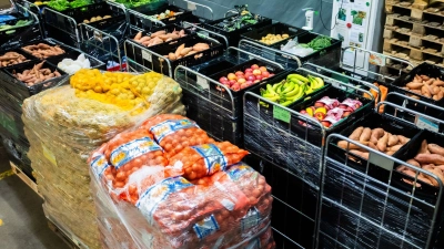 Keine Engpässe aber absehbar steigende Preise für Obst und Gemüse dürften laut Expertinnen die Folgen der diesjährigen heimischen Ernte sein. (Symbolbild) (Foto: Christoph Soeder/dpa)