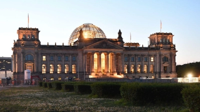 Regierungswechsel in Deutschland: Sicht auf den Bundestag am frühen Morgen. (Foto: Paul Zinken/dpa)
