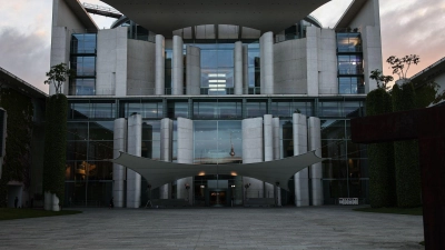 Im Kanzleramt wollen am Nachmittag Vertreter von Bund und Ländern zusammenkommen. (Foto: Hannes P. Albert/dpa)
