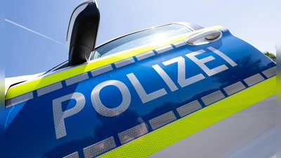 Die Polizei in Würzburg ermittelt nach dem versuchten Diebstahl einer Geldkassette. (Symbolbild) (Foto: Boris Roessler/dpa)
