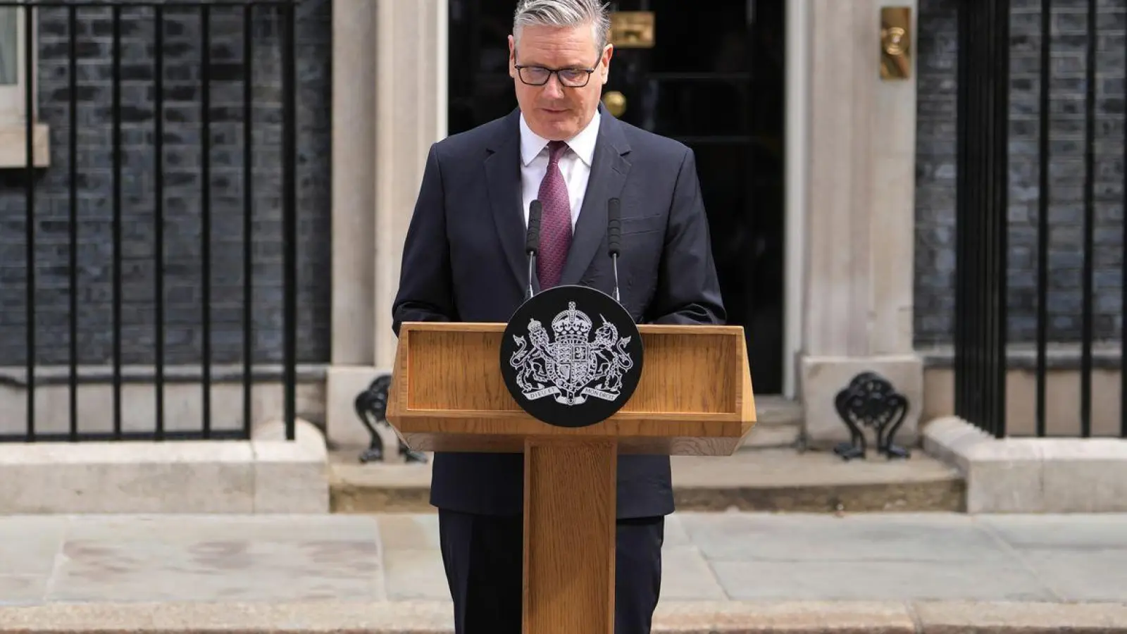 Großbritanniens Premierminister Keir Starmer kündigt seinen Rücktritt an. (Foto: Kin Cheung/AP/dpa)