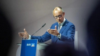 Bundeskanzler Friedrich Merz (CDU) spricht bei der Bankwirtschaftlichen Tagung des Bundesverbandes der Volks- und Raiffeisenbanken. (zu dpa: «Merz zu Koalitionsausschuss: «Sehr gute Atmosphäre»») (Foto: Michael Kappeler)