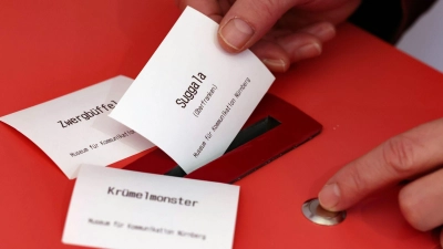 Eine Ausstellung über Schimpfwörter war im Nürnberger Museum für Kommunikation zu sehen. Und ist ab Herbst auch in Hof zu Gast - vorher sucht das Museum regionale Flüche. (Archivbild) (Foto: Daniel Löb/dpa)