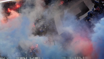 Schon vor dem Spiel sorgten die HSV-Fans für Festtagsstimmung im Volkspark. (Foto: Marcus Brandt/dpa)