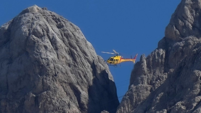 In den italienischen Alpen ist eine deutsche Bergsteigerin zu Tode gestürzt. (Symbolbild) (Foto: Luca Bruno/AP/dpa)