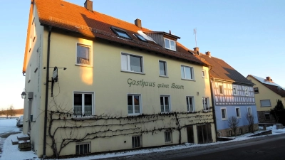 Das Anwesen der Langs ist ortsbildprägend im Adelshöfer Gemeindeteil Neustett. Wie es mit dem Gebäude weitergeht, steht noch nicht fest. (Foto: Karl-Heinz Gisbertz)
