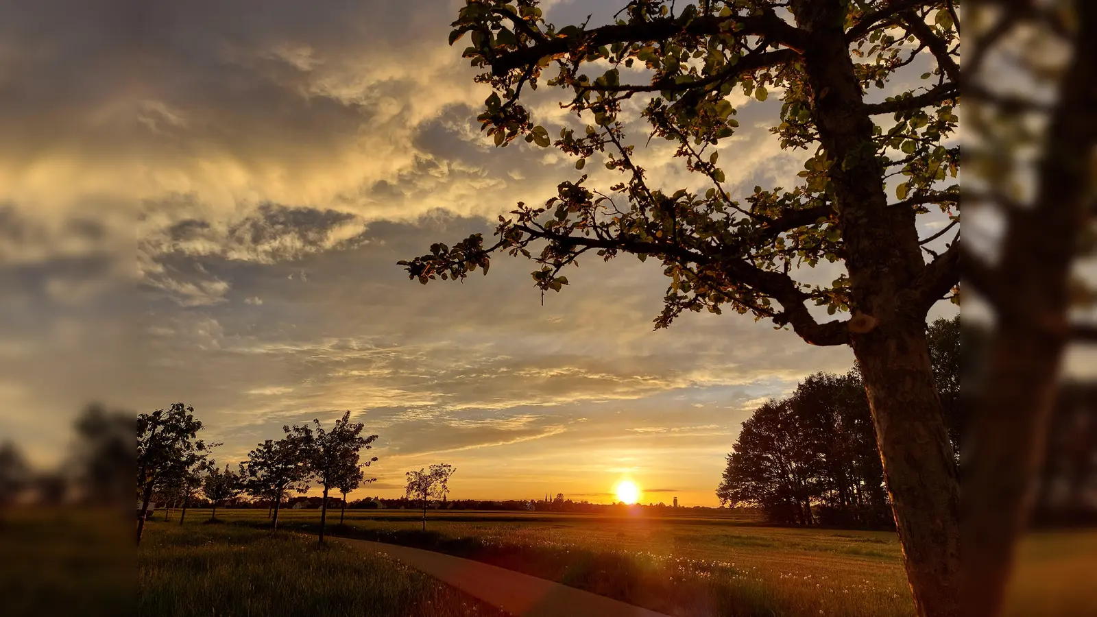 Herrlicher Sonnenuntergang - gesehen in Neuendettelsau. (Foto: Georg Link)