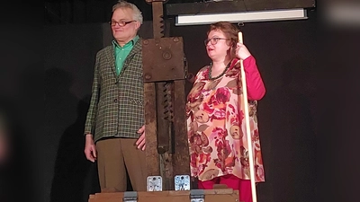 Die inklusive Theatergruppe „Schau mer X” begeisterte die Besucherinnen und Besucher in der voll besetzen NeustadtHalle. (Foto: Sandra Buchwald)