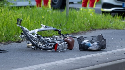 Nach dem Unfall in Coburg befindet sich der junge Radler in kritischem Zustand. (Symbolbild)  (Foto: Christoph Weiß/Fuldamedia/dpa)
