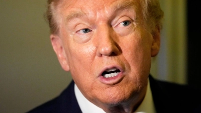 US-Präsident Trump kündigt zusätzliche Zölle gegen Kanada an.  (Foto: Mark Schiefelbein/AP/dpa)