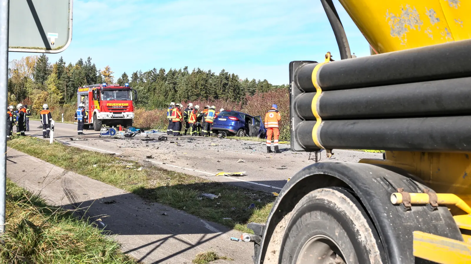 Für den Fahrer des Autos kam jede Hilfe zu spät: Der 48-Jährige starb an der Unfallstelle. (Foto: Tizian Gerbing)