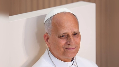 Papst Leo XIV. hat sich am ersten Tag seines einwöchigen Spanien-Besuchs für Frieden, Ausgleich und Dialog ausgesprochen. (Foto: Manu Fernandez/AP/dpa)