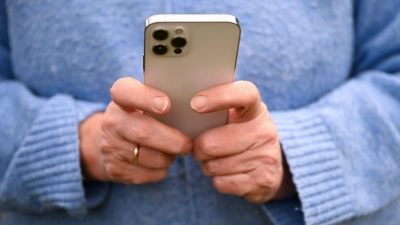 Das ungute Gefühl gegenüber neuen digitalen Anwendungen ist bei älteren Menschen besonders stark ausgeprägt. (Foto: Bernd Weißbrod/dpa)