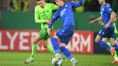 Wolfsburg und Hoffenheim boten einen hart umkämpften, aber wenig spektakulären Pokalkampf. (Foto: Swen Pförtner/dpa)