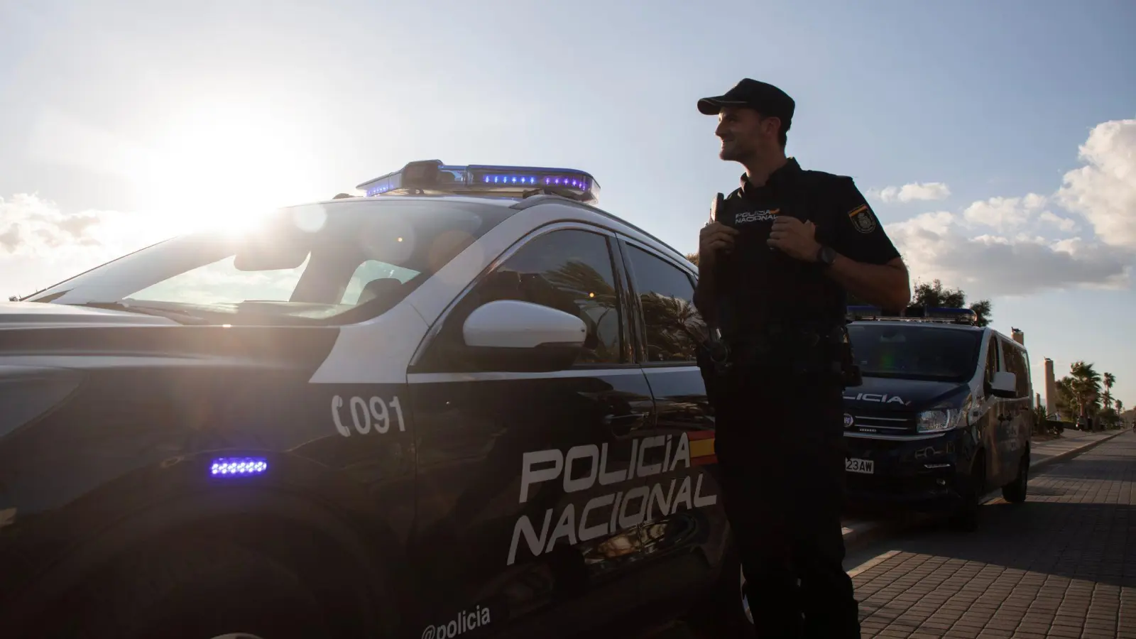 Die spanische Polizei auf Mallorca nahm Ermittlungen zur Ursache des tödlichen Autounfalls von Klaus Rader, einem der Gründer der bekannten Restaurantkette L'Osteria, auf.  (Foto: Clara Margais/dpa)