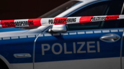 Feuerwehr und Polizei waren in Neustadt im Einsatz. (Symbolbild: Robert Michael/dpa-Zentralbild/dpa/Symbolbild)