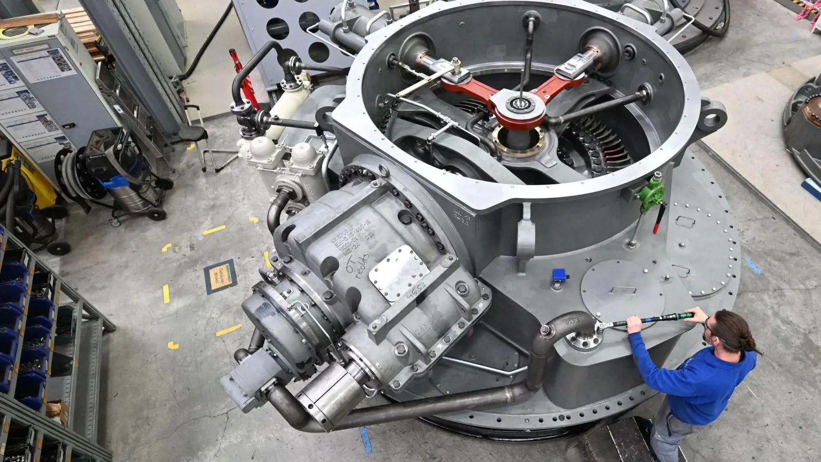 Die Unternehmen in Deutschland sind zufriedener mit ihren aktuellen Geschäften. (Archivbild) (Foto: Bernd Weißbrod/dpa)