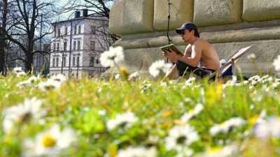In weiten Teilen des Freistaats zeigt sich der Frühling mit Sonnenschein. (Foto: Malin Wunderlich/dpa)