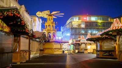 Der Magdeburger Weihnachtsmarkt wartete bis zuletzt auf die offizielle Genehmigung - nun kann es übermorgen losgehen. (Archivbild) (Foto: Klaus-Dietmar Gabbert/dpa)