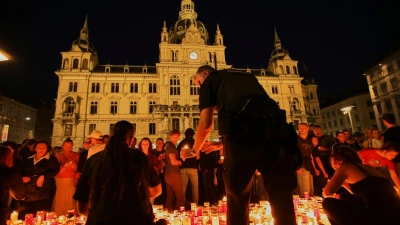 Österreich trauert um die Toten des Amoklaufs von Graz (Foto: Heinz-Peter Bader/AP/dpa)