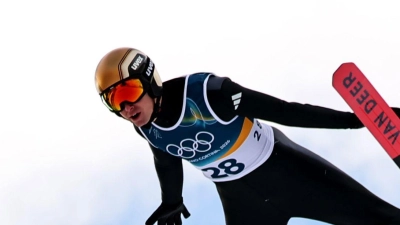 Nach dem Skispringen war der Rückstand für Vinzenz Geiger bereits riesig. (Foto: Daniel Karmann/dpa)