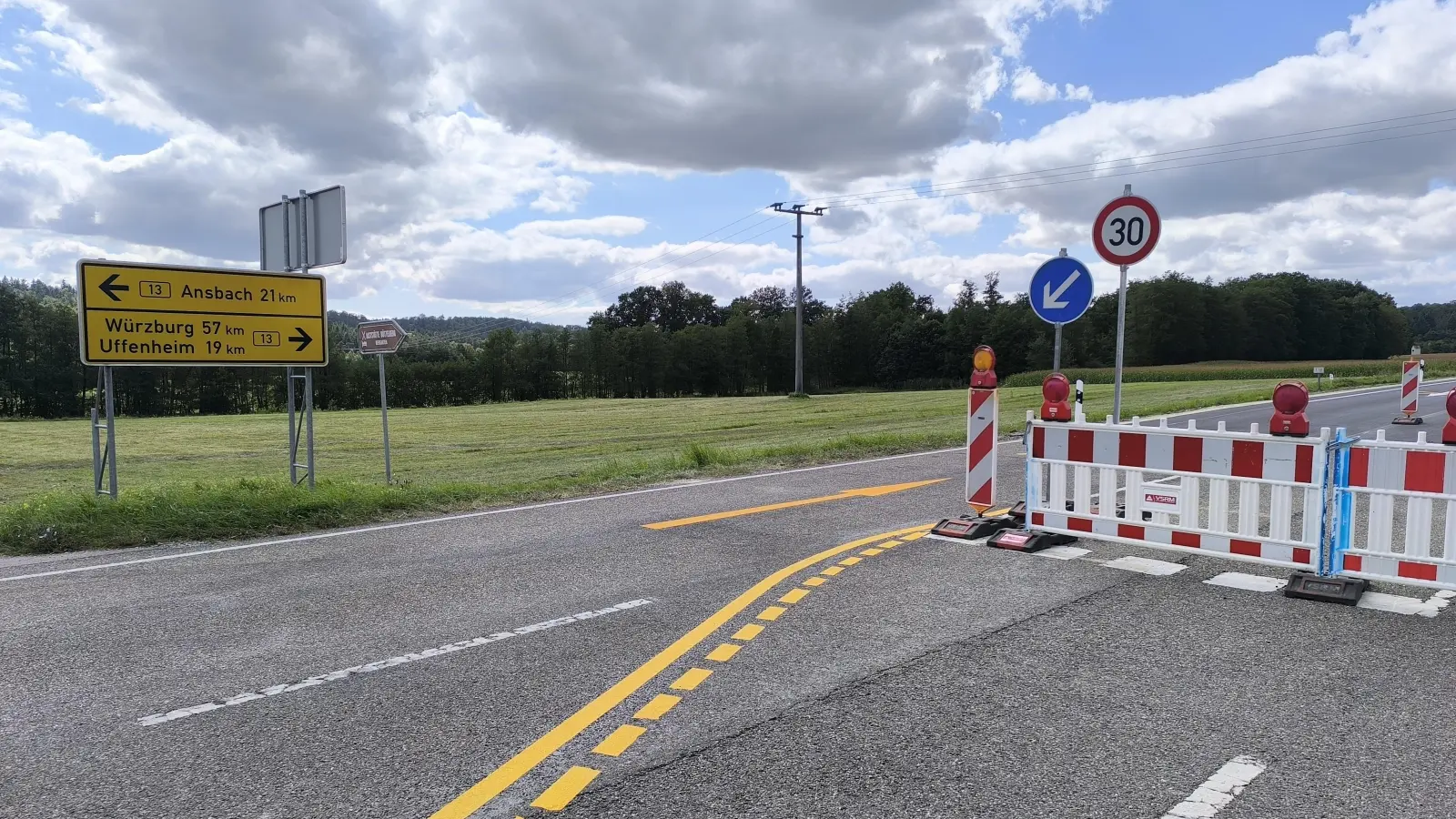 Die B13 bleibt wegen Bauarbeiten an der Marktbergeler Steige weiterhin in Richtung Ansbach gesperrt. Das Staatliche Bauamt verzeichnet nur wenige Beschwerden über die damit verbundenen Umleitungen.  (Foto: Thomas Schaller)