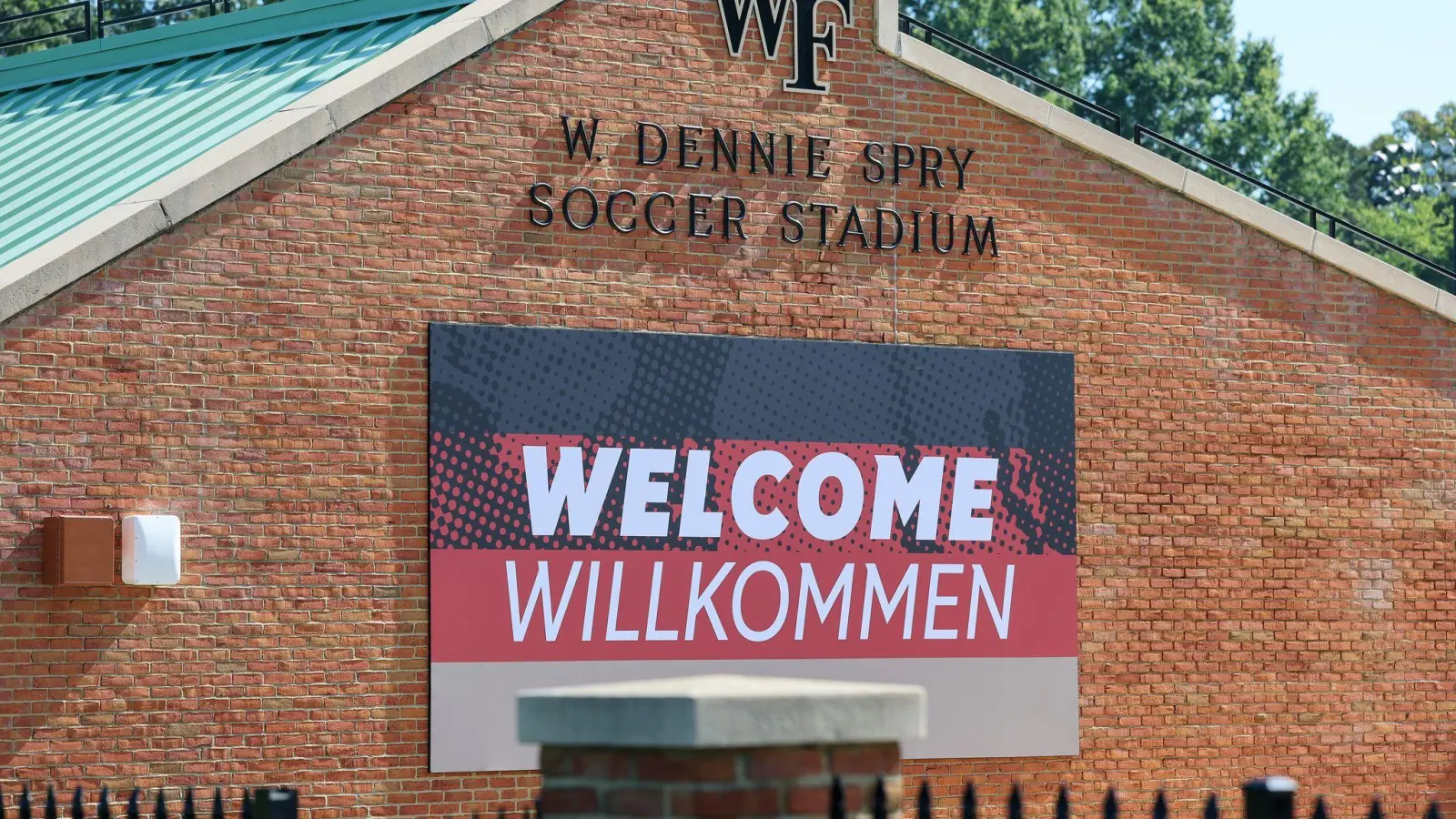 Die Nationalmannschaft reist in ihr WM-Quartier nach Winston-Salem.  (Foto: Jan Woitas/dpa)