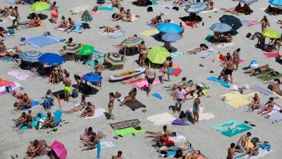 Smartphone-Pause im Urlaub? Das kommt laut einer Umfrage nur für jeden Fünften in Frage. (Foto: Clara Margais/dpa/dpa-tmn)