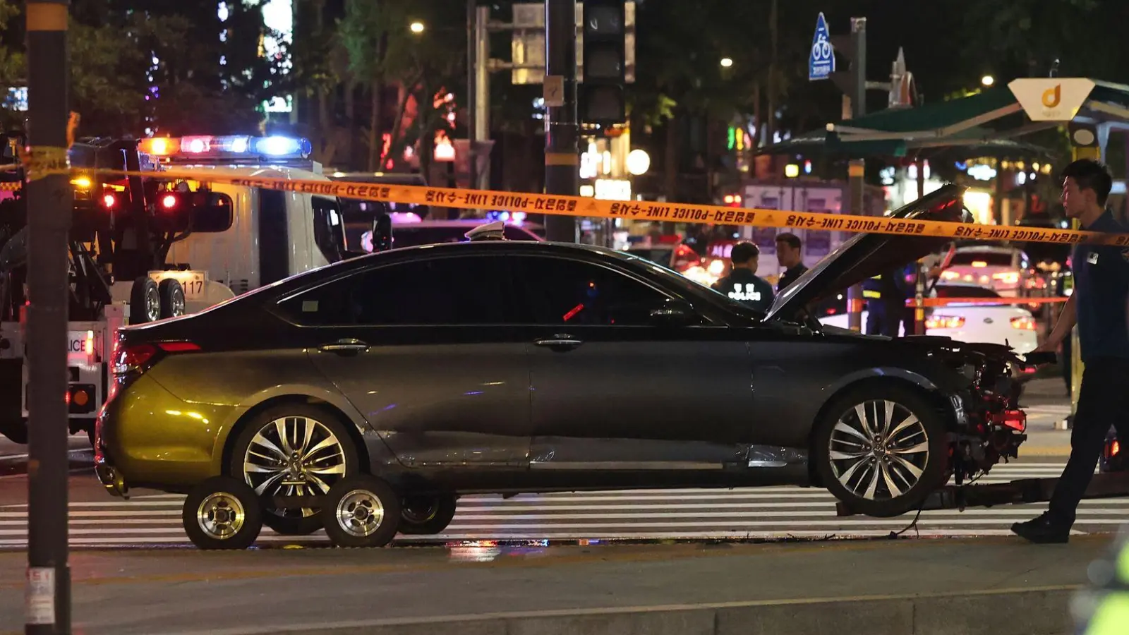 Ein Autofahrer hat in Seoul nach Medienberichten mehrere Menschen auf einem Gehweg erfasst. (Foto: Seo Dae-yeon/YONHAP/AP/dpa)