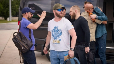Fünf Kommandeure der Verteidigung des Stahlwerks Azovstal sind in die Ukraine zurückgekehrt. (Foto: Ukraine Presidency/Ukraine Presi/Planet Pix via ZUMA Press Wire/dpa)
