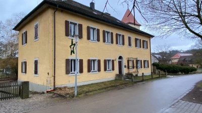 In das Windelsbacher Pfarrhaus soll nach dem Umbau die Gemeindeverwaltung einziehen. Das Pfarrbüro wechselt stattdessen in die bisherige Gemeindekanzlei. (Foto: Gemeinde Windelsbach/Werner Schuster)