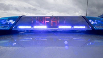 Zu einem Unfall der ungewöhnlichen Art wurde die Neustädter Polizei am Freitag gerufen: Eine Fahrschülerin war bei Burghaslach verunglückt. (Symbolbild: Daniel Karmann/dpa)