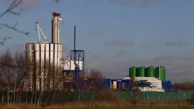 Blick auf eine Fracking-Anlage im britischen Manchester, die zur Gasproduktion genutzt wird. (Foto: Jon Super/AP/dpa)