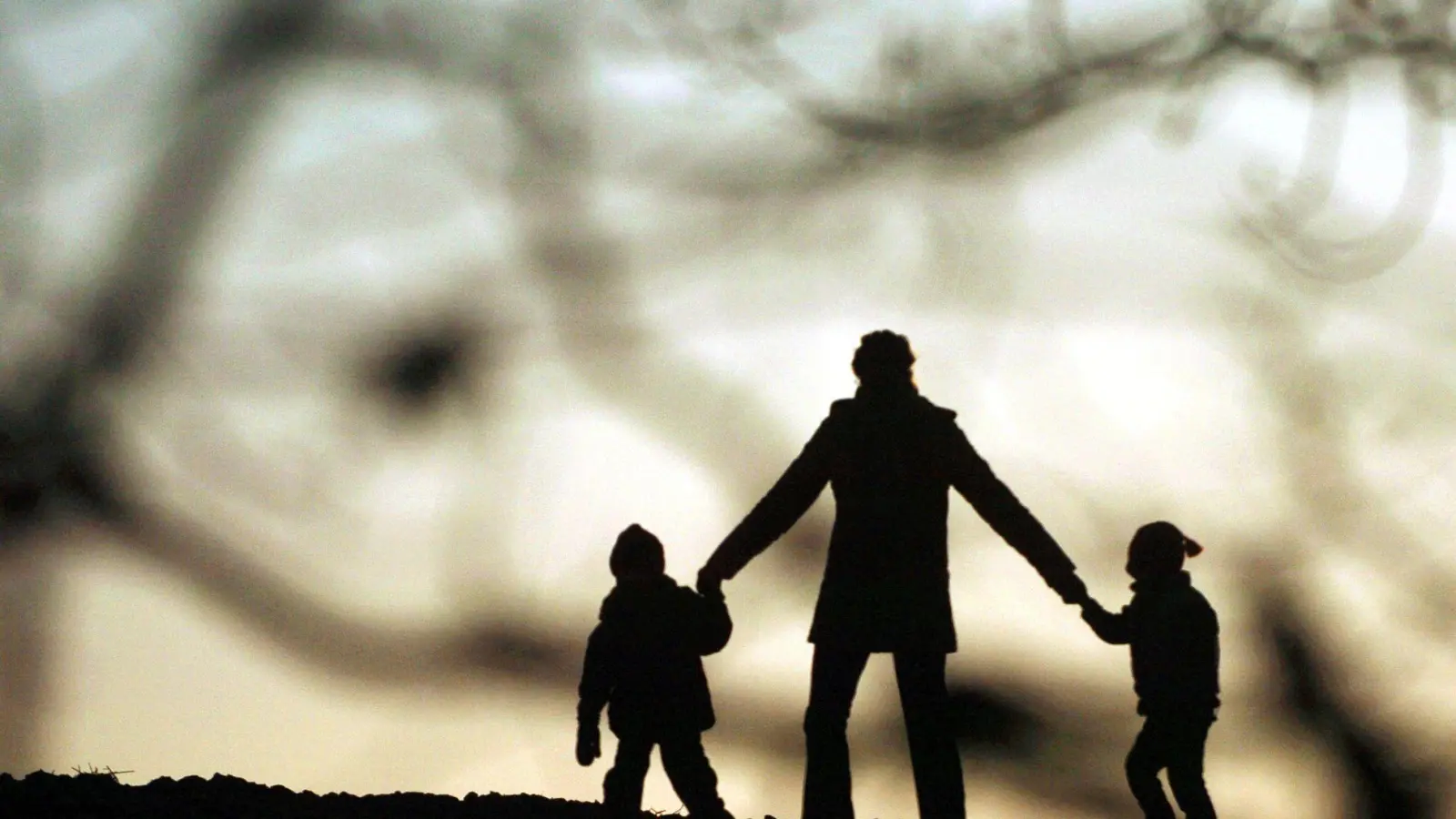 Vom Alter des Kindes und dem Einkommen des Ex-Partners abhängig: Kindesunterhalt. (Foto: Patrick Pleul/dpa/dpa-tmn)