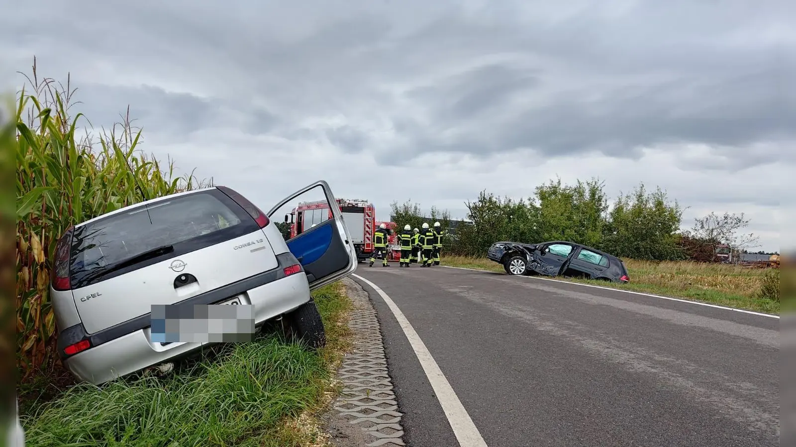 Die Polizei sucht nach Zeugen eines Unfalls vom Montagnachmittag auf der Staatsstraße bei Lenkersheim. (Symbolbild: David Inderlied/dpa)