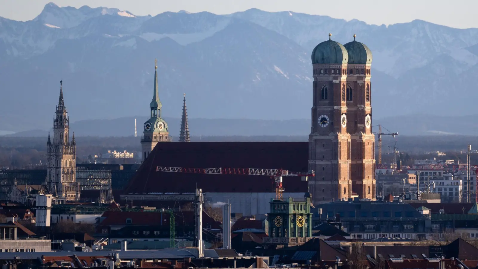 Platz 1: Von München aus lassen sich 391 andere Städte ohne Umstieg in einen anderen Fernbus erreichen. (Foto: Sven Hoppe/dpa/dpa-tmn)