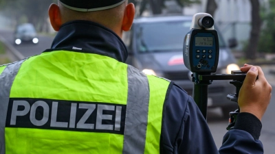 Die Polizei kassierte den Führerschein des jungen Autofahrers. (Symbolbild) (Foto: Patrick Pleul/dpa)