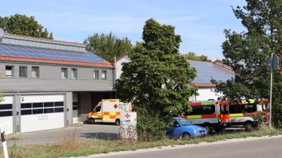 Die Rettungswache in Ansbach ist die einzige im Gebiet des Zweckverbands, an der zwei Rettungswagen stationiert sind. (Foto: Thomas Schaller)