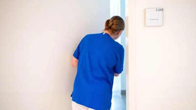 Die klassische Arbeit am Patienten ist häufig nur ein Türöffner für weitere Berufschancen. (Foto: Zacharie Scheurer/dpa-tmn)