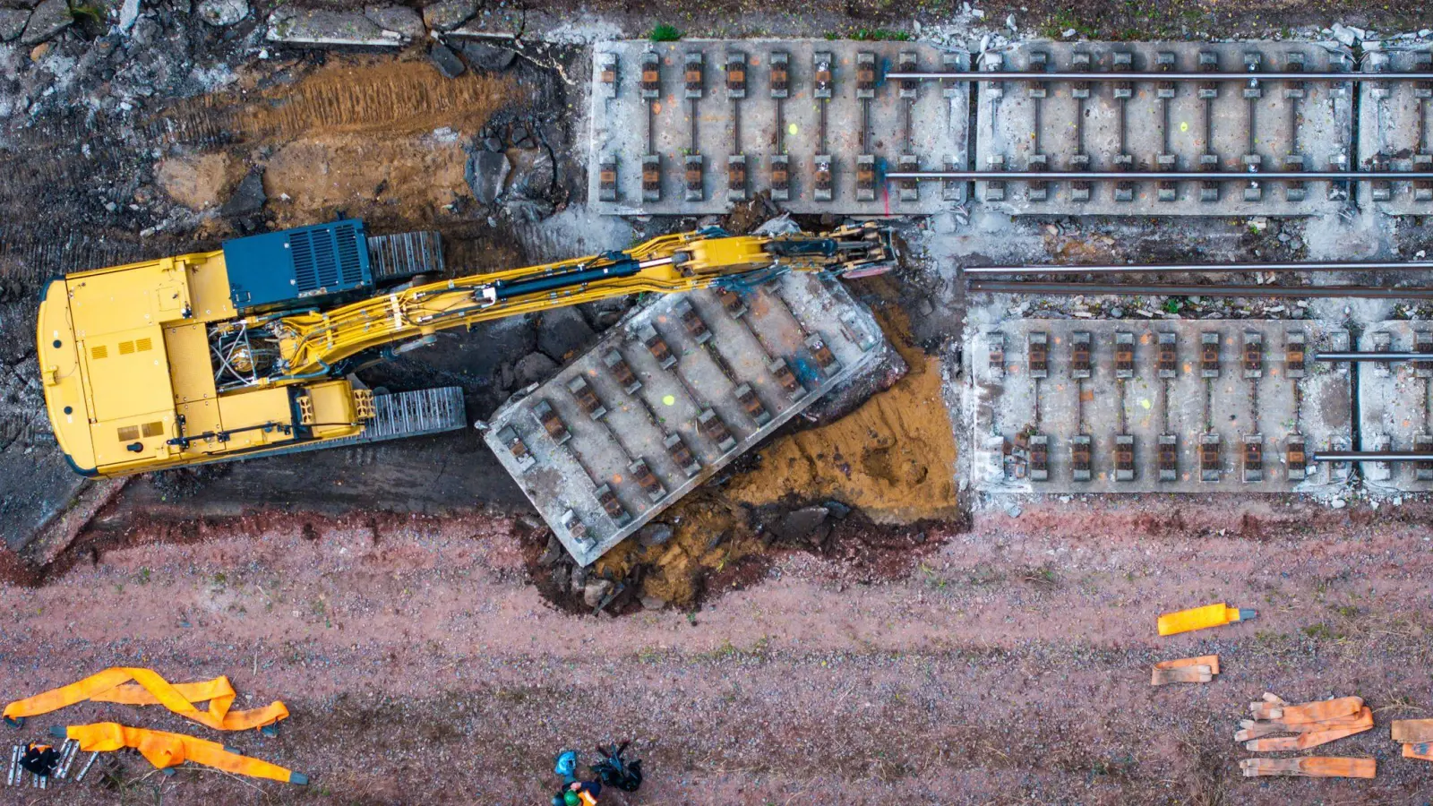 Seit dem 2. Halbjahr 2024 wurden verschiedene Bahnstrecken generalsaniert - mit diesen Erfahrungen wird das Konzept derzeit überarbeitet. (Archivbild) (Foto: Jens Büttner/dpa)
