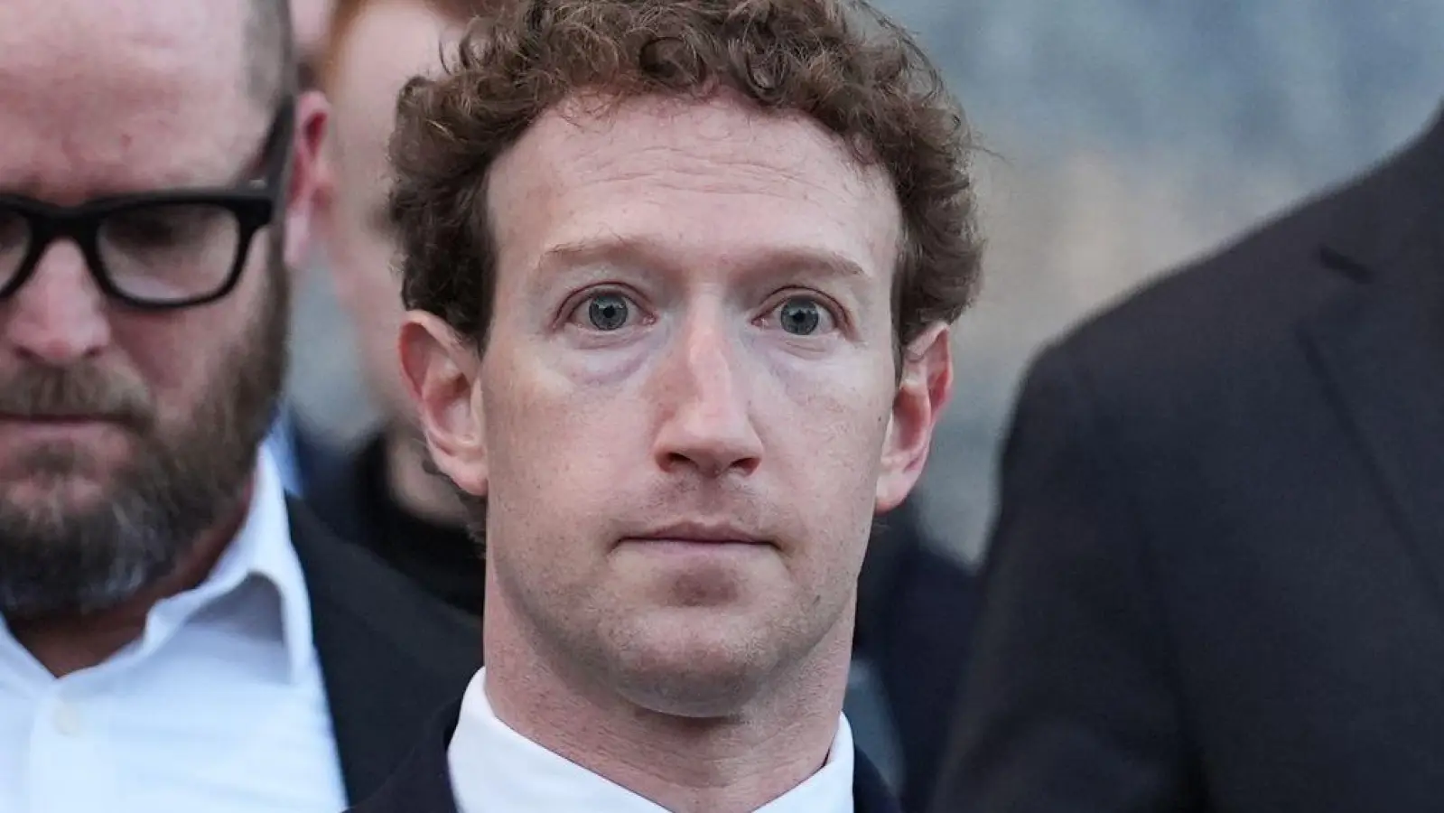 Meta-CEO Mark Zuckerberg hatte in einem Gerichtsprozess in den USA eingeräumt, dass etwa auf Instagram auch Nutzer unter 13 Jahren zugreifen. (Archivbild)  (Foto: Damian Dovarganes/AP/dpa)