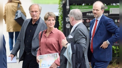 Die Angeklagte Christina Block brachte ein Foto ihrer Kinder mit zum Prozess. (Foto: Georg Wendt/dpa)