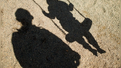 Handeln bei Verdacht: Über die Plattform „Nicht-wegsehen.net“ können Hinweise auf sexualisierte Gewalt und Ausbeutung von Kindern im In- und Ausland sowie im digitalen Raum gemeldet werden. (Foto: Julian Stratenschulte/dpa)