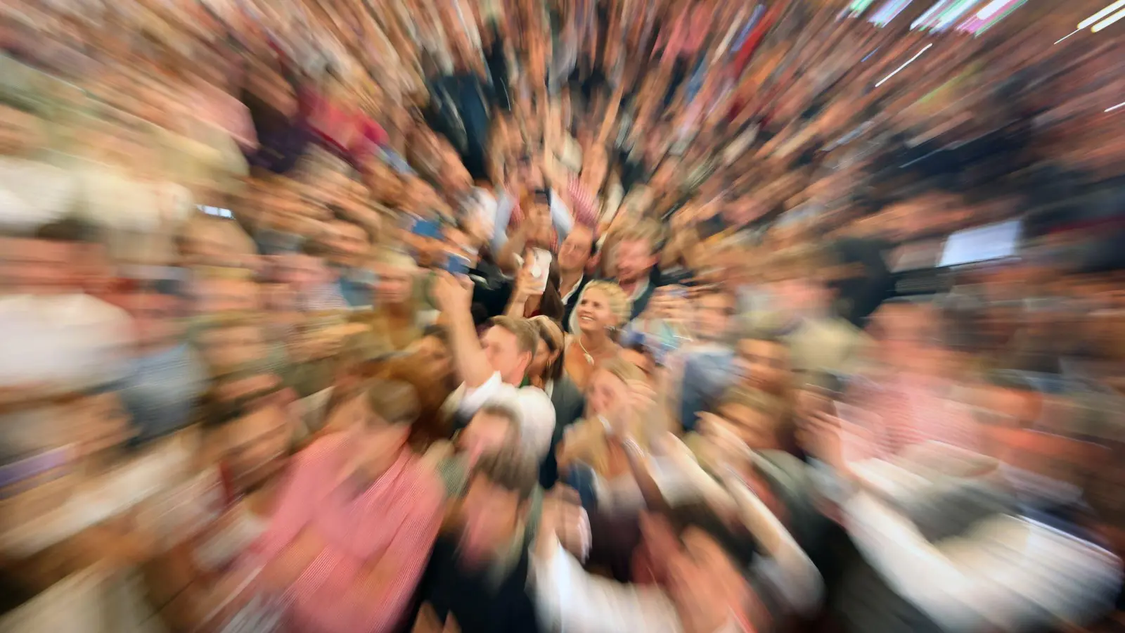 Musik ist auf der Wiesn fast so wichtig wie Bier (Archiv).  (Foto: Karl-Josef Hildenbrand/dpa)