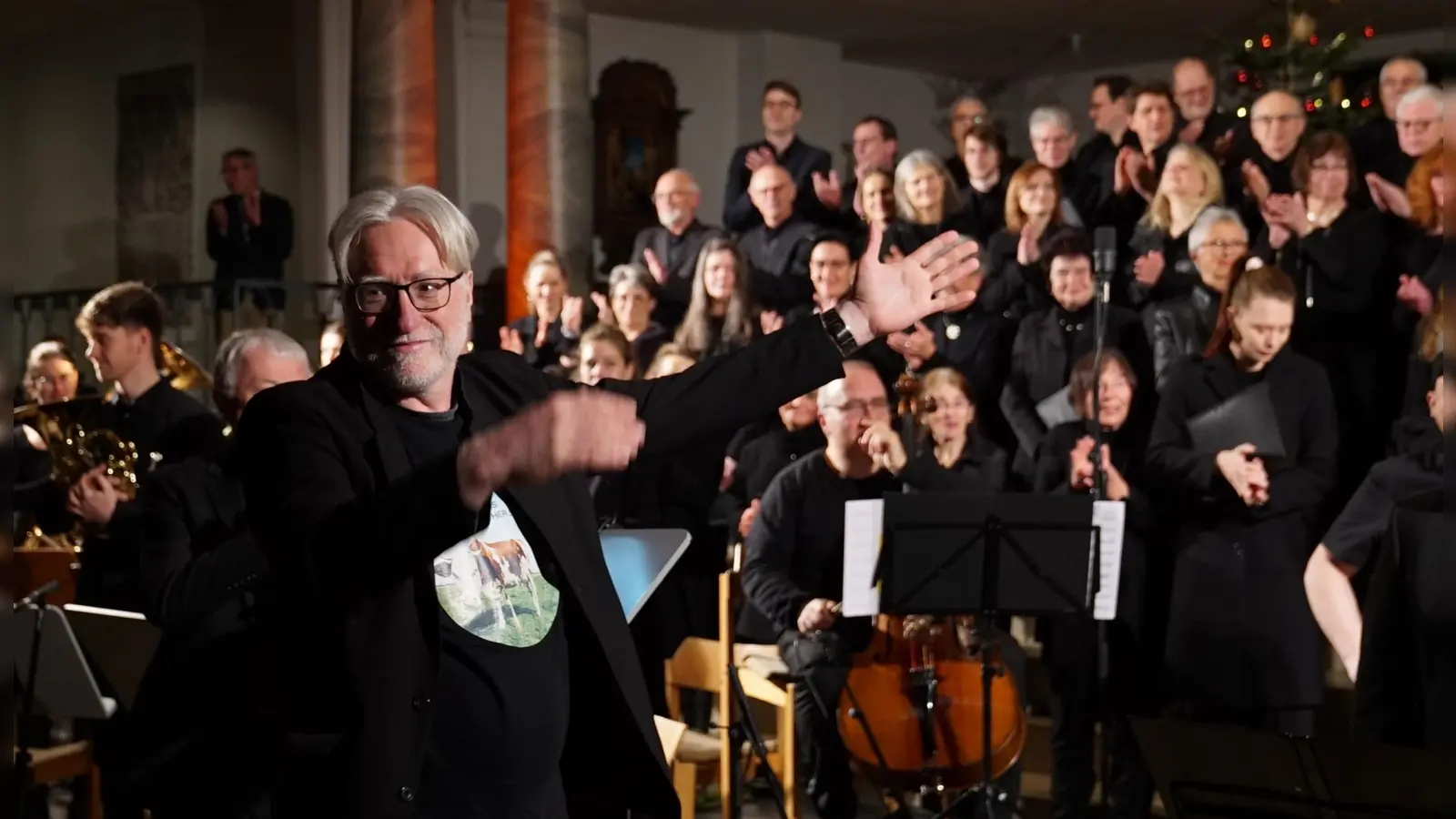 Gibt den Beifall an die Mitwirkenden weiter: Carl Friedrich Meyer. (Foto: Elke Walter)