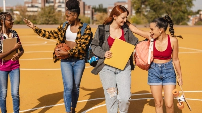 Schule, Freizeit und Familienanschluss im fremden Land: Ein gut organisierter Schüleraustausch ist eine wertvolle Erfahrung. (Foto: Jose Carlos Ichiro/Westend61/dpa-tmn)