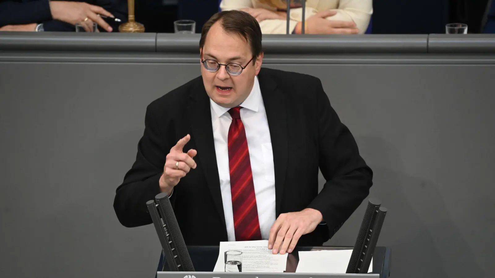 Linken-Fraktionschef Sören Pellmann stößt sich am Inhalt der Kanzler-Worte. (Archivbild) (Foto: Katharina Kausche/dpa)