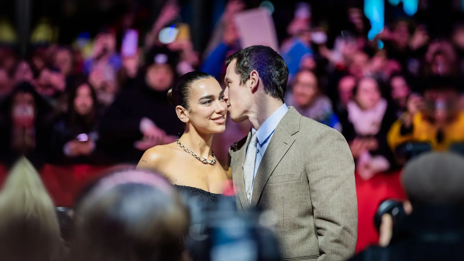 In Palermo läuft die große Party von Dua Lipa und Callum Turner. (Symbolbild) (Foto: Christoph Soeder/dpa)