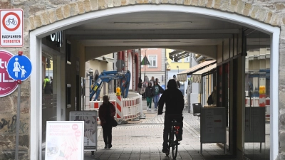Vor allem am Durchgangsschulhaus kommt es immer wieder zu gefährlichen Begegnungen von Radfahrern und Fußgängern. (Foto: Jim Albright)