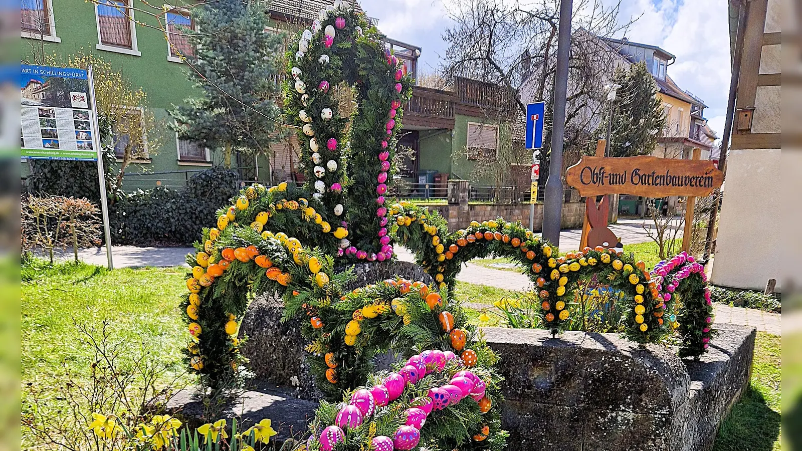 Der Schillingsfürster Osterbrunnen an der Wörnitzquelle wird traditionell vom Obst- und Gartenbauverein gebunden und aufgestellt.  (Foto: Dr. Steffen Triebe)